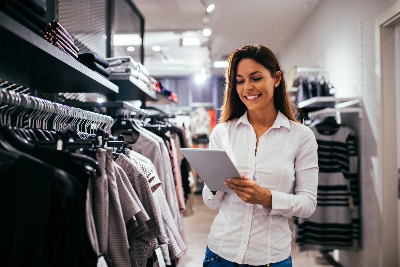 COO in fashion retail shop using inventory management to manage availability of stock.