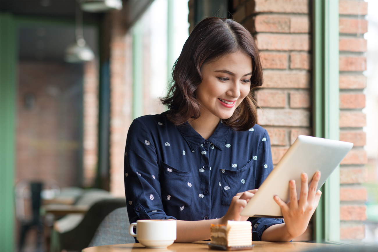 Operations manager using File Share to access files instantly anywhere on the web.
