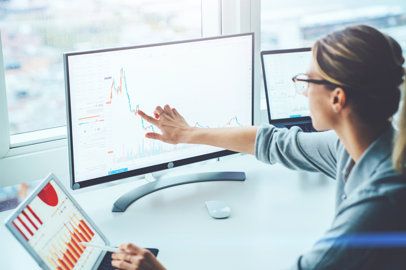 Financial professional using Pronto Xi Financials to view all financial activities across the business.