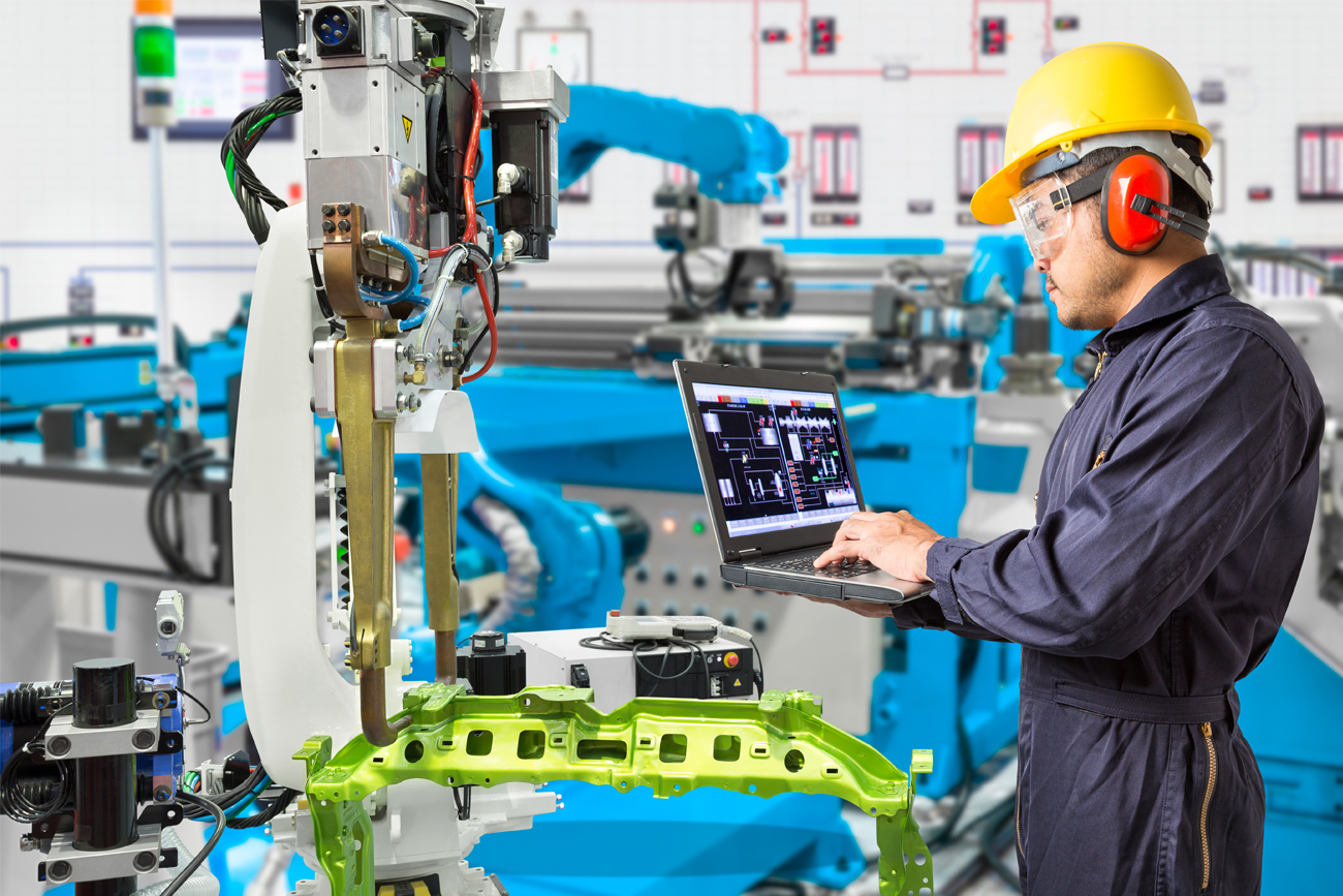 A manufacturing employee is using Pronto Xi's flexible planning tool to better manage production.