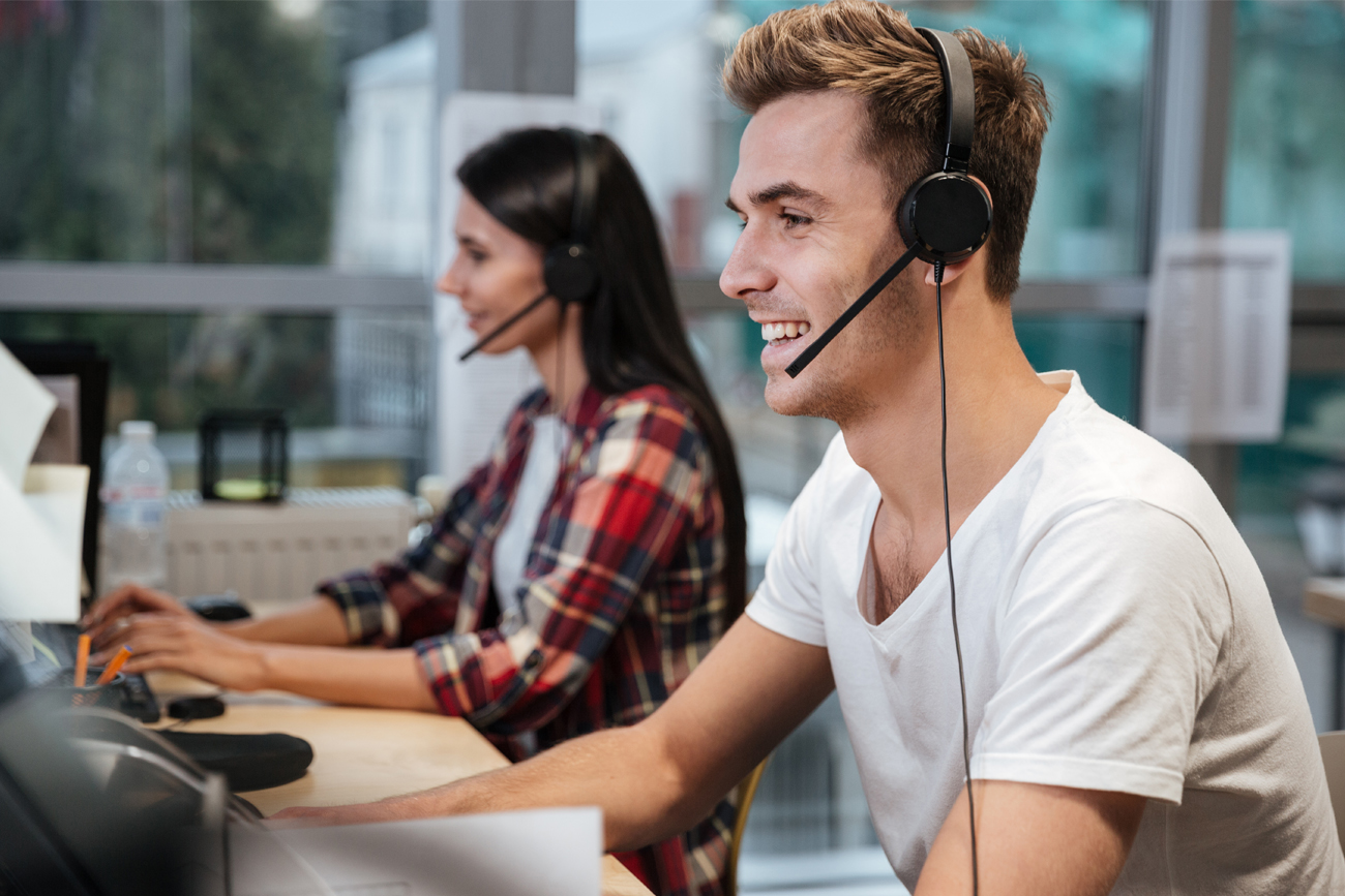 Employees using Pronto Xi Services to maximise efficiency and minimise the amount of waiting time for customers.