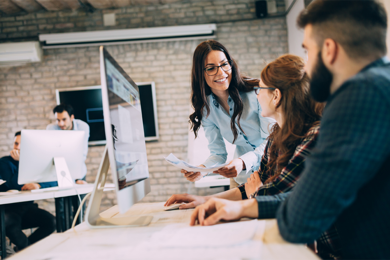 A services provider professional is training new users how to use the Wizard Call Logging screen, with it's ease of use and capability to prompt the selection of information.